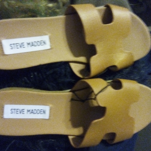 Steve Madden Size 6 Sandals - Picture 2 of 2